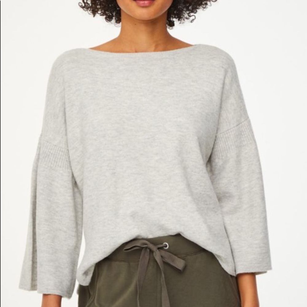 Ann taylor loft Cropped style gray soft sweater XS